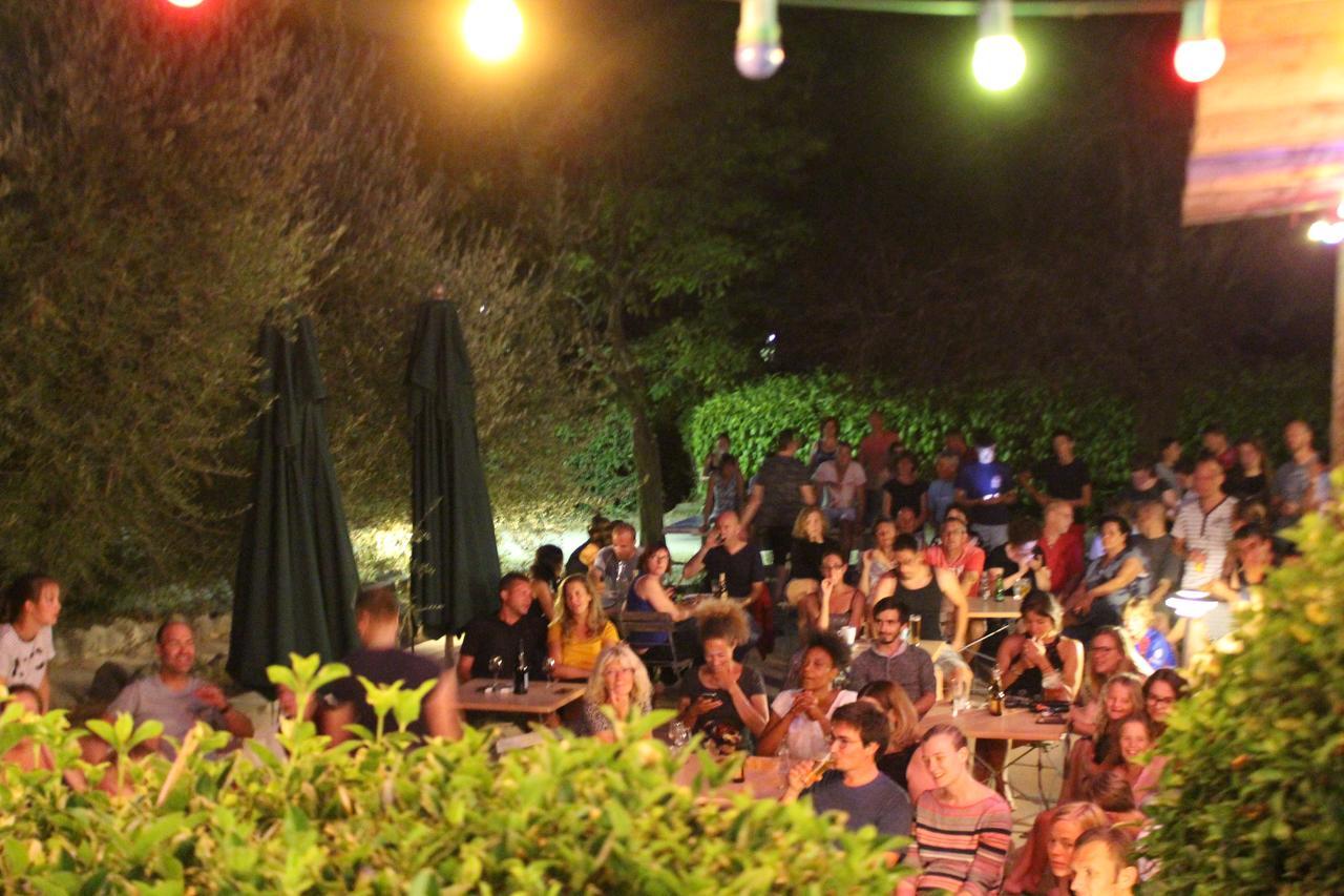 Camping Forcalquier Les Routes De Provence Hotel Luaran gambar