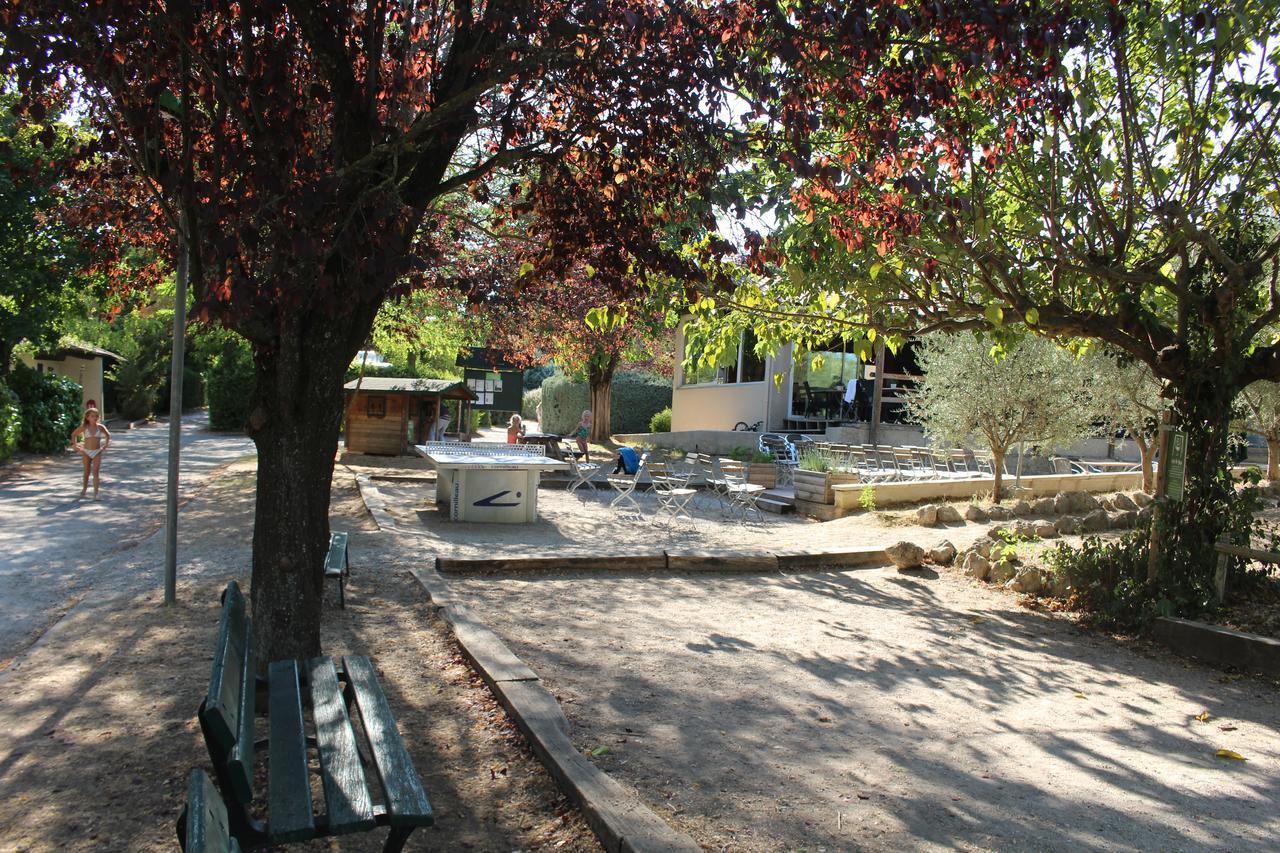 Camping Forcalquier Les Routes De Provence Hotel Luaran gambar